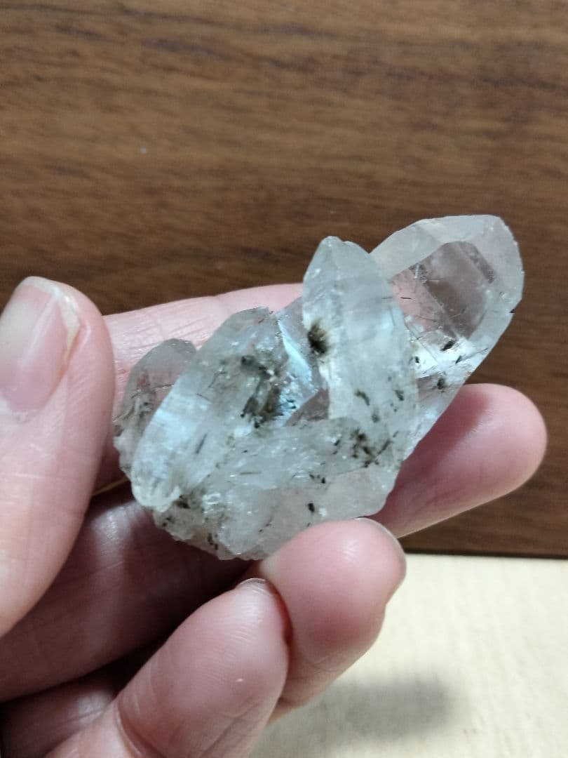 国産鉱物　山梨県　水晶クラスター　塩山竹森山　天然水晶　　トルマリン入り水晶99