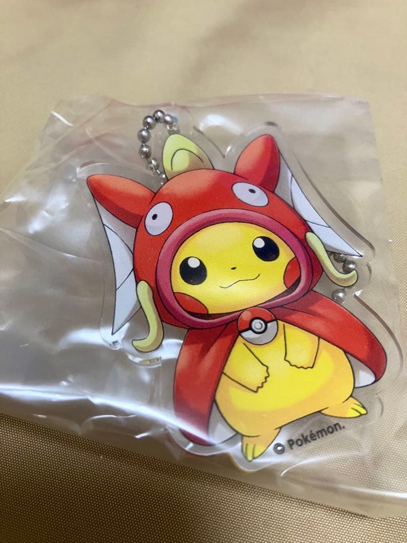 ピカチュウ　アクリルキーホルダー 8個セット
