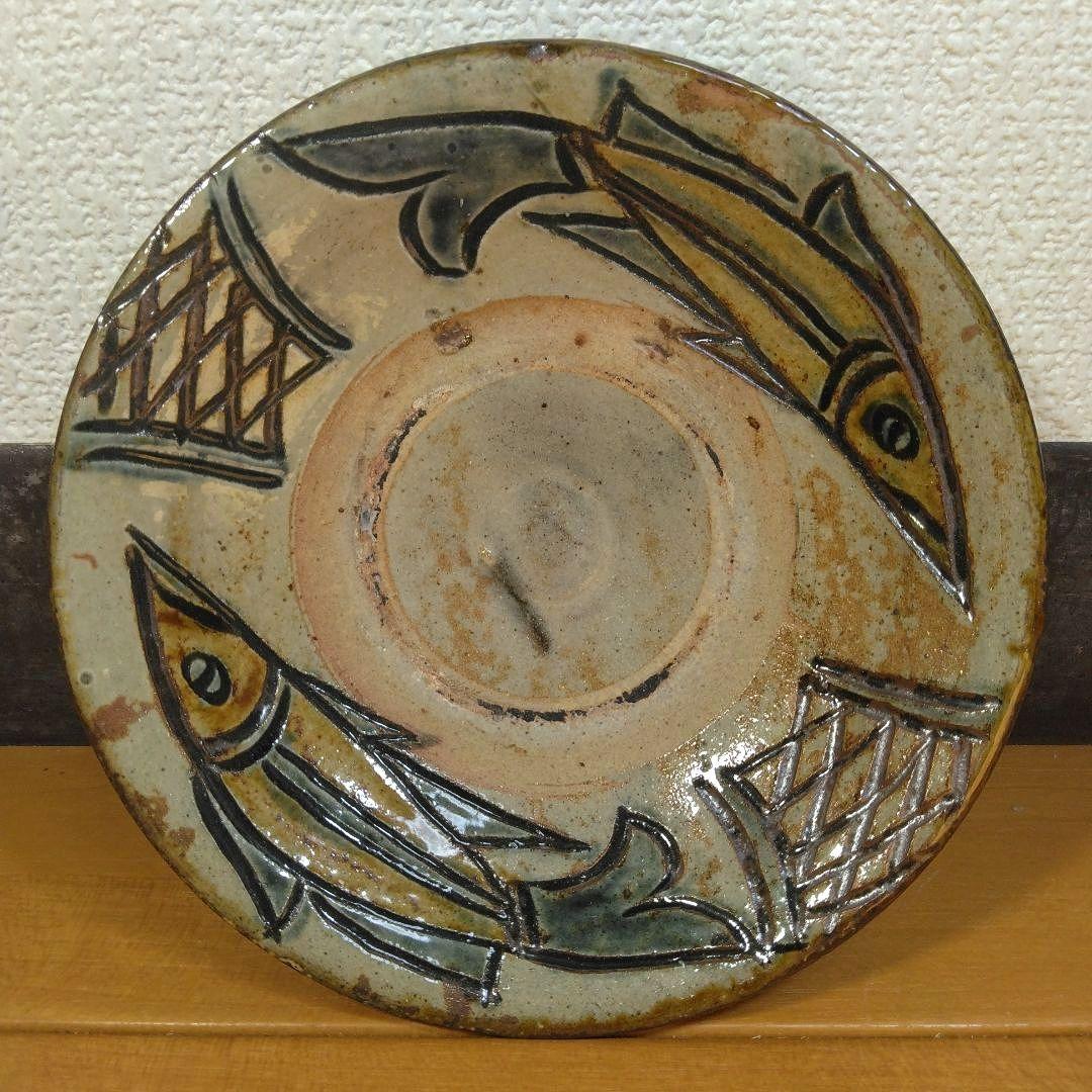 人間国宝 金城次郎 壷屋焼魚文皿 栞 共箱 美品 壺屋焼 やちむん 魚2匹井桁文
