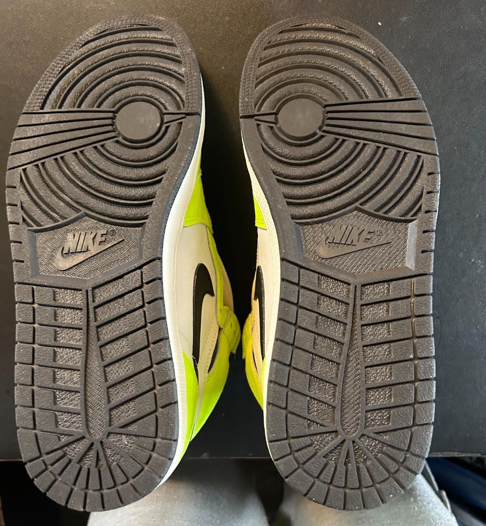 シューズ(男性用) NIKE AIR JORDAN 1 RETRO HIGH OG VOLT 702