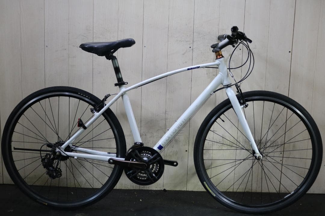 GIANT-MOMENTUM iNEED W-1 700C21速450mmクロス