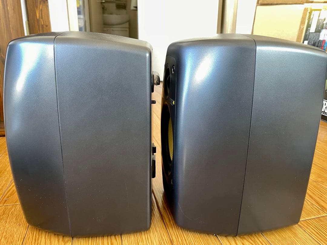 KRK VXT4 パワードモニタースピーカー　1/2