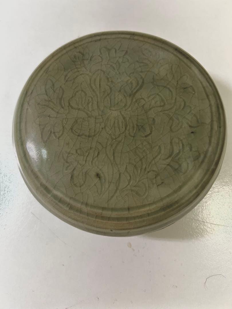 龍泉窯 青磁刻花紋合子(印盒)
