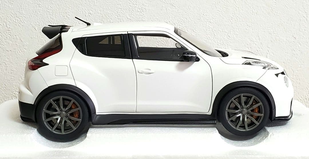 AUTOart 1/18 日産 ジュークR 2.0 ホワイト