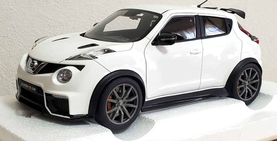AUTOart 1/18 日産 ジュークR 2.0 ホワイト