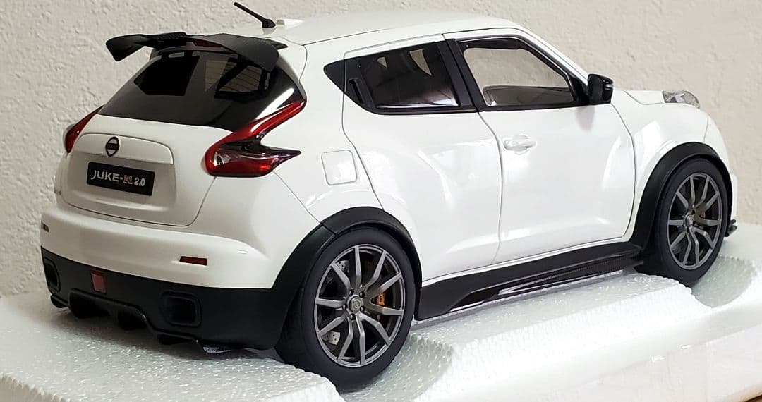 AUTOart 1/18 日産 ジュークR 2.0 ホワイト