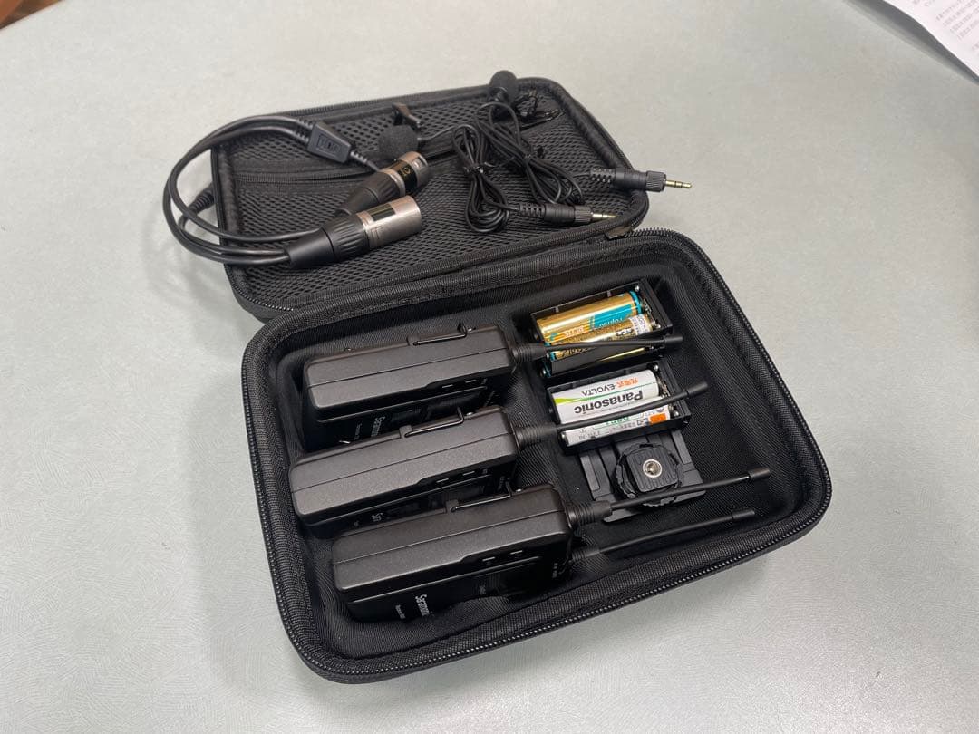 【使用2回】Saramonic ワイヤレスマイク　送信機2台　2波受信機