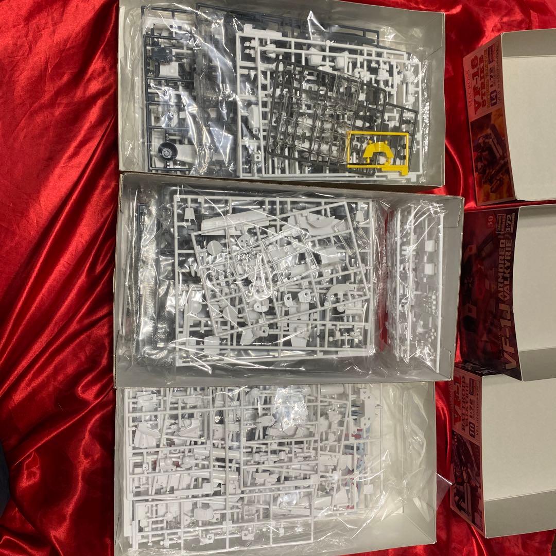 VF-1 バルキリー 3点セット　新品　未開封　マクロス　プラモデル　1/72