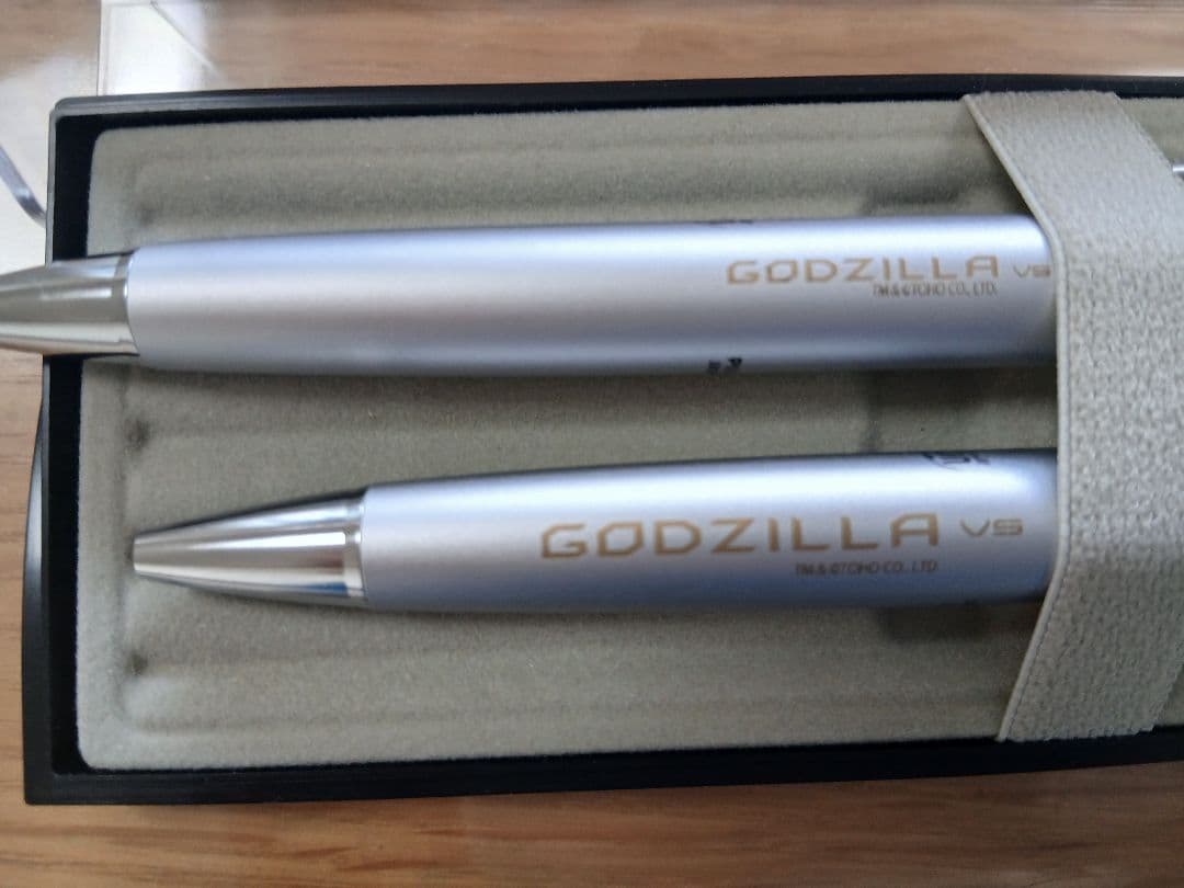 非売品 レア PILOT GODZILLA VS フリクションボールペン 2本