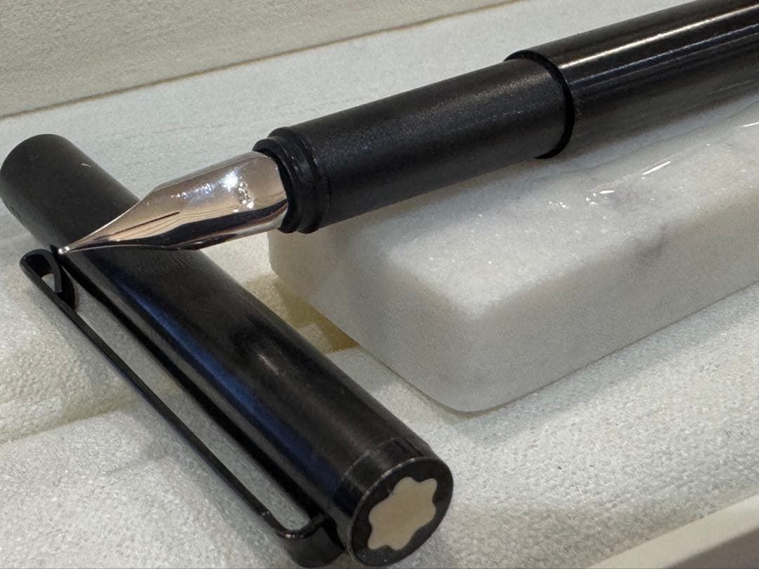 【美品】モンブラン No1124 万年筆 漆黒ロードナイト鉱加工