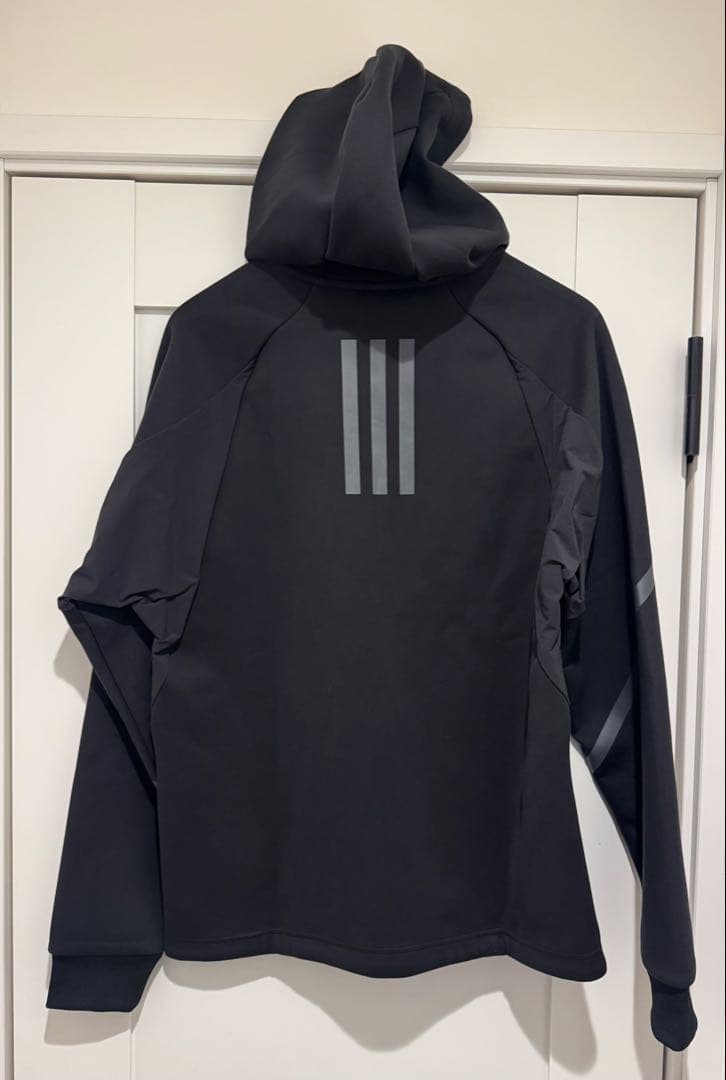 adidas ランニングジャケット