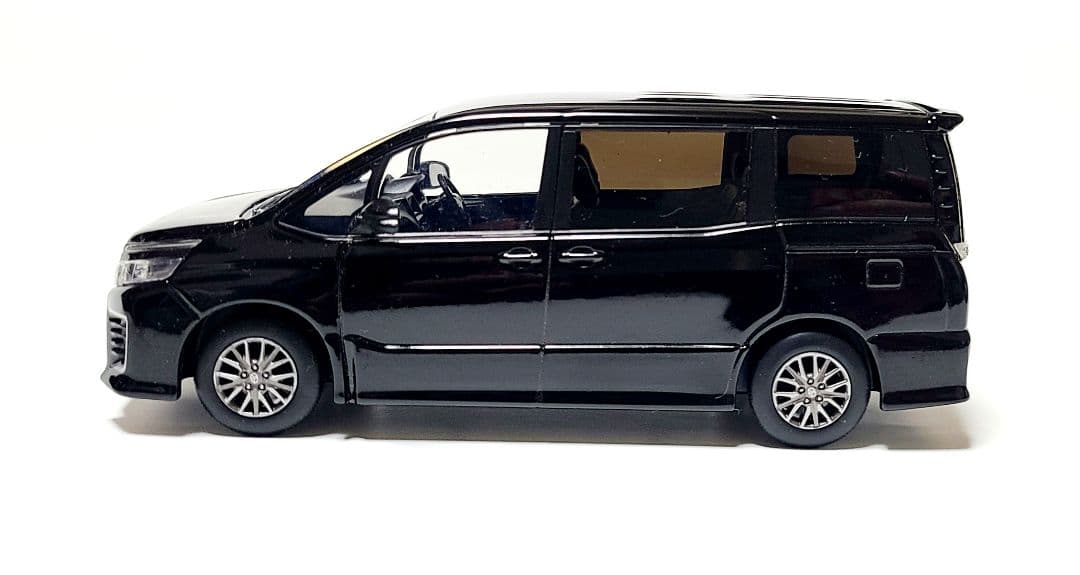 トヨタ 80系 ヴォクシーZS カラーサンプル