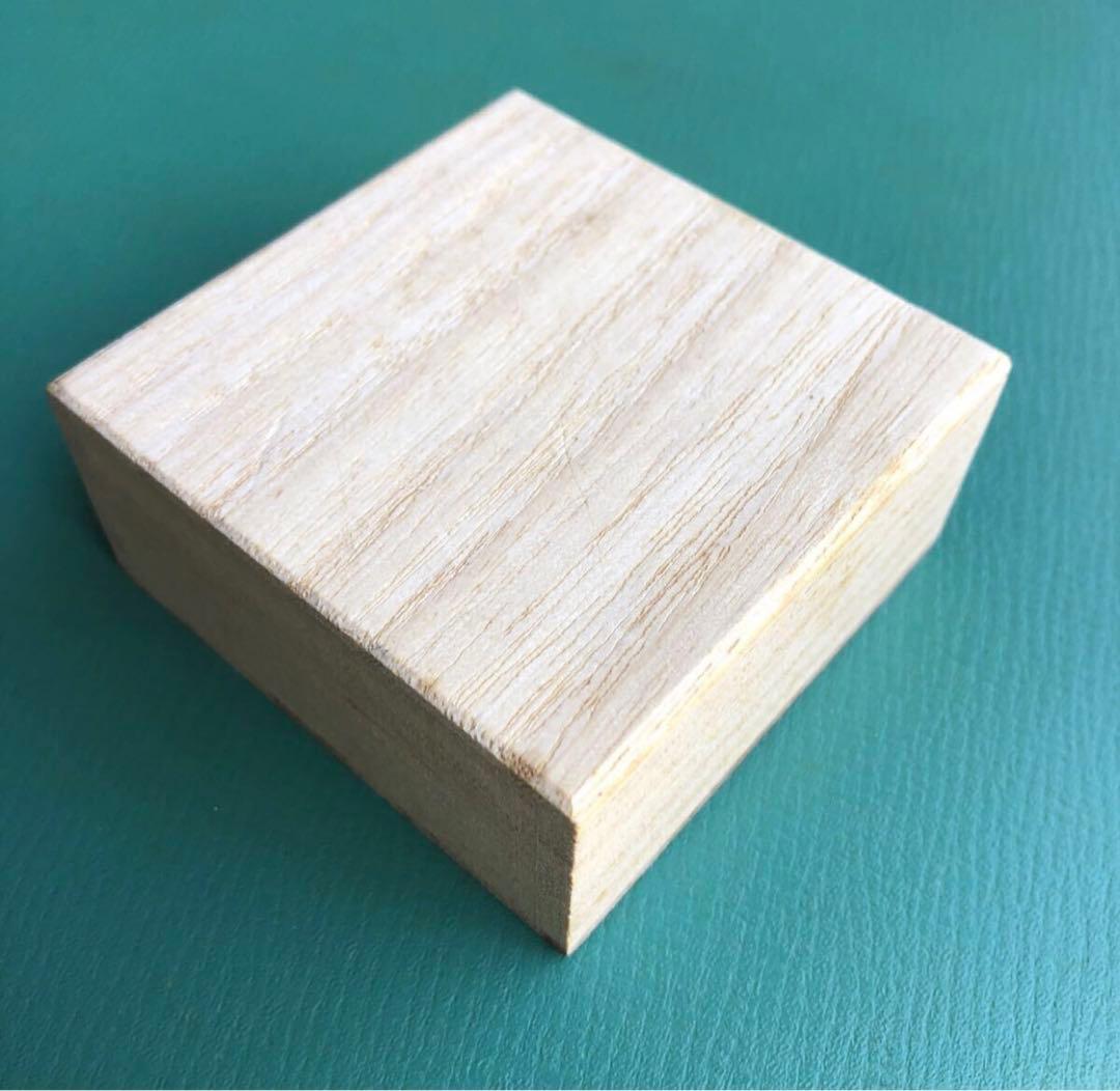 勾玉　（h）　箱付き