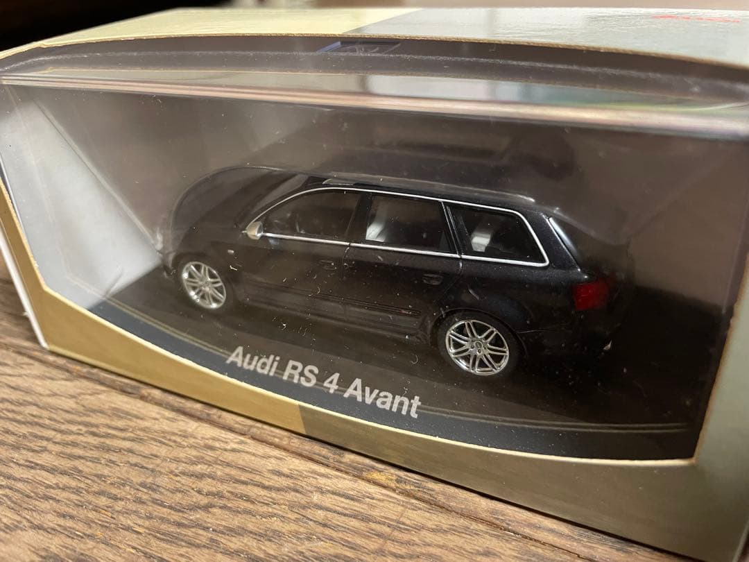 アウディ純正　1/43 RS4アバント　B7型　ブラック