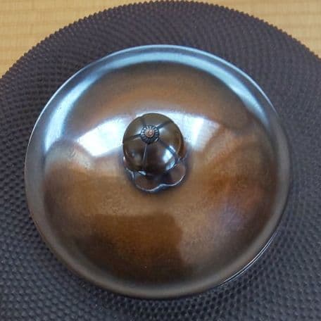 A 119         茶道      炉用 ・丸形総霰釜  ( 庄造造 )