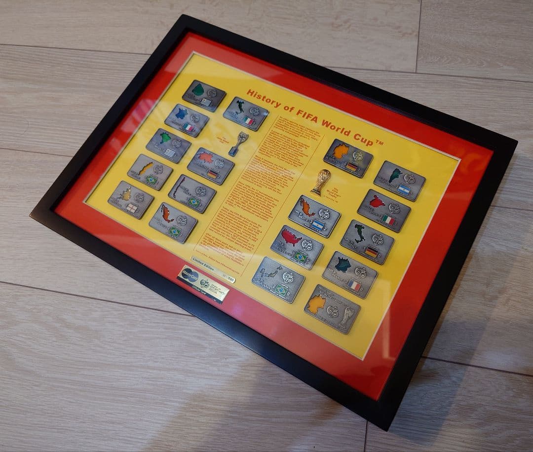 【超美品／限定500台】FIFA ワールドカップヒストリー ピンバッジスタンド
