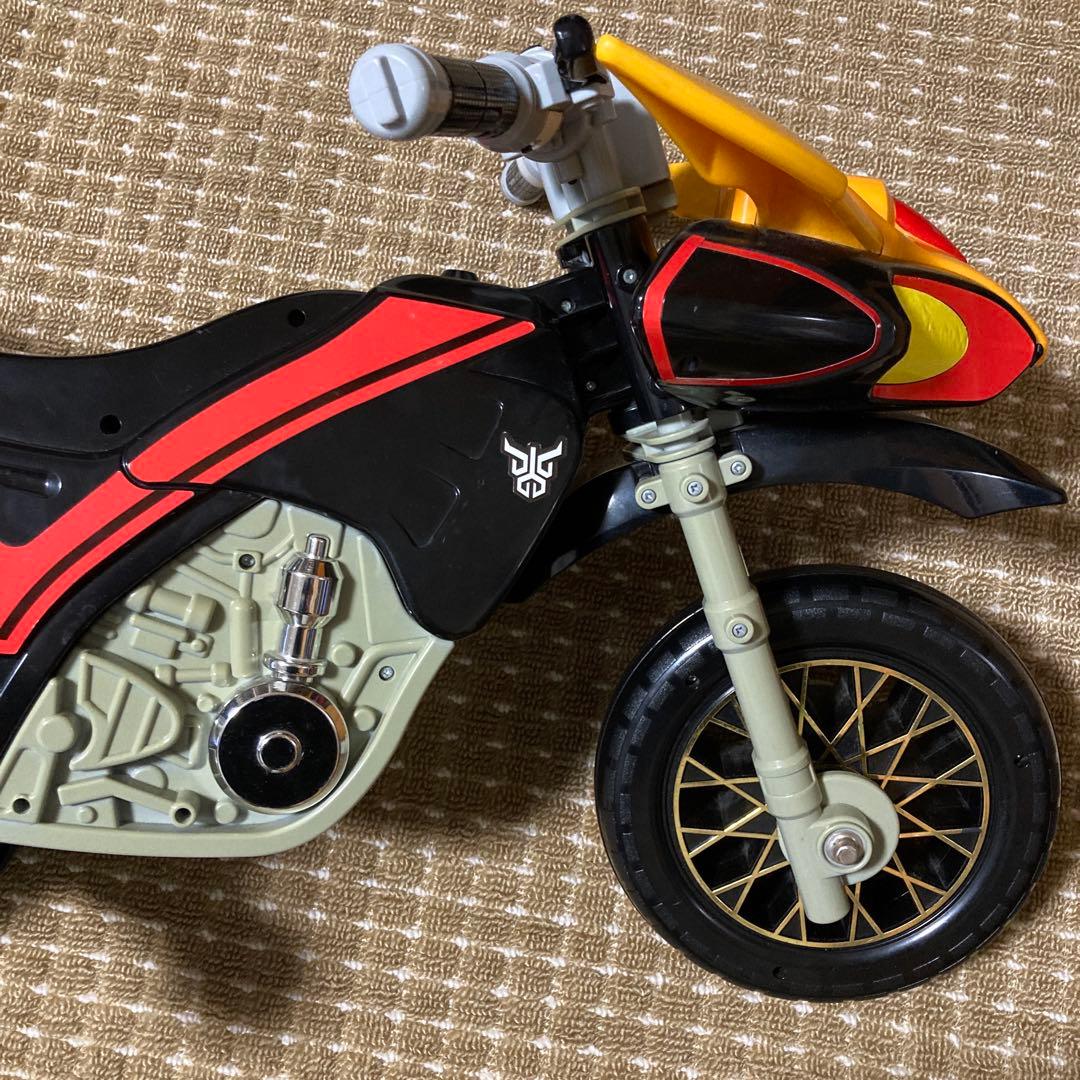 バンダイ 仮面ライダークウガ 乗用バイク ビートチェイサー2000 三輪車当時物