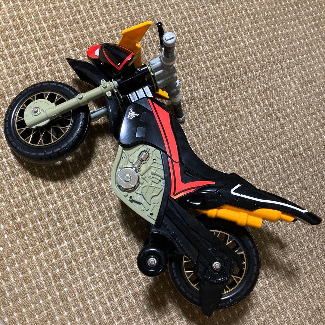 バンダイ 仮面ライダークウガ 乗用バイク ビートチェイサー2000 三輪車当時物