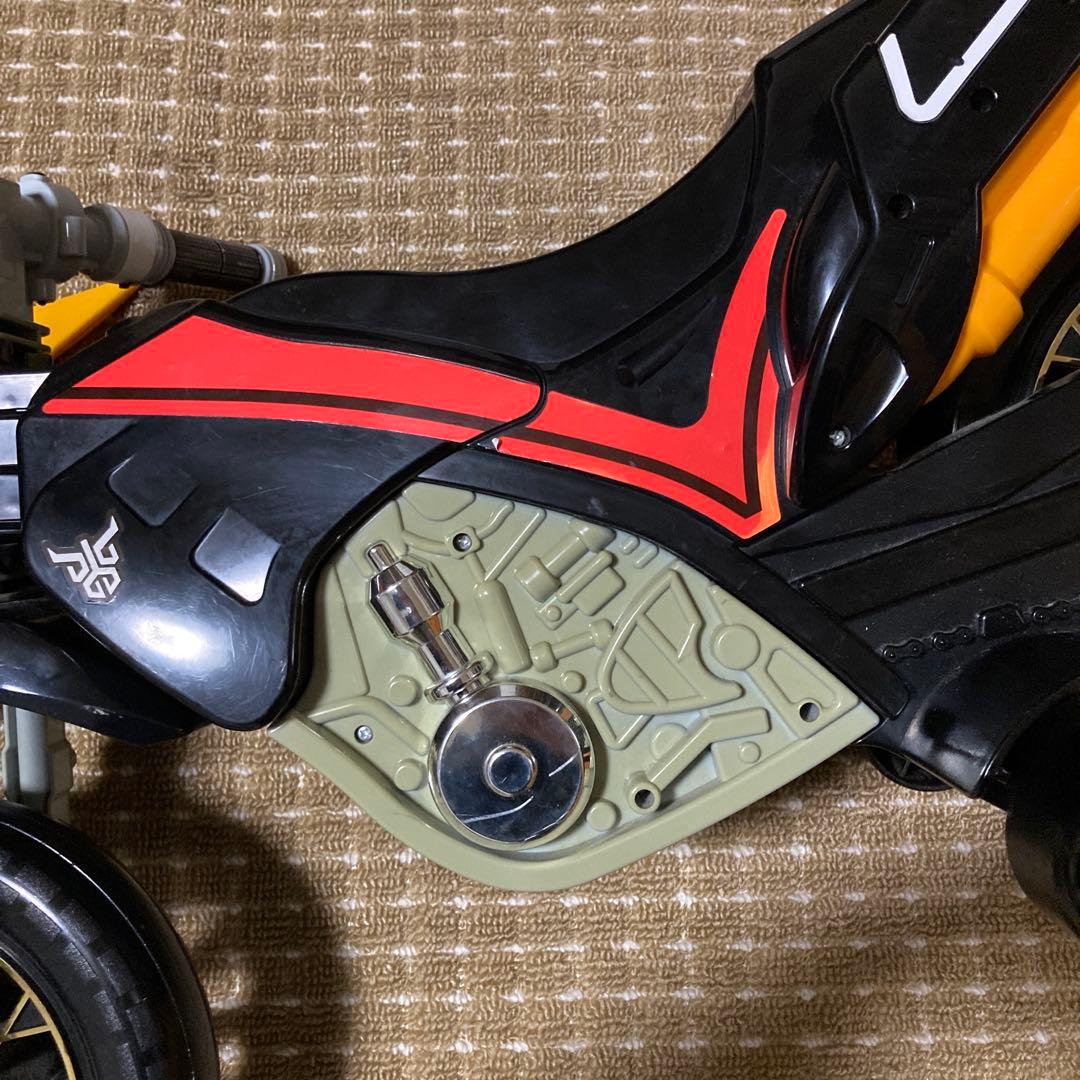 バンダイ 仮面ライダークウガ 乗用バイク ビートチェイサー2000 三輪車当時物