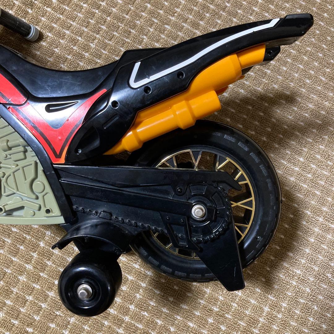 バンダイ 仮面ライダークウガ 乗用バイク ビートチェイサー2000 三輪車当時物