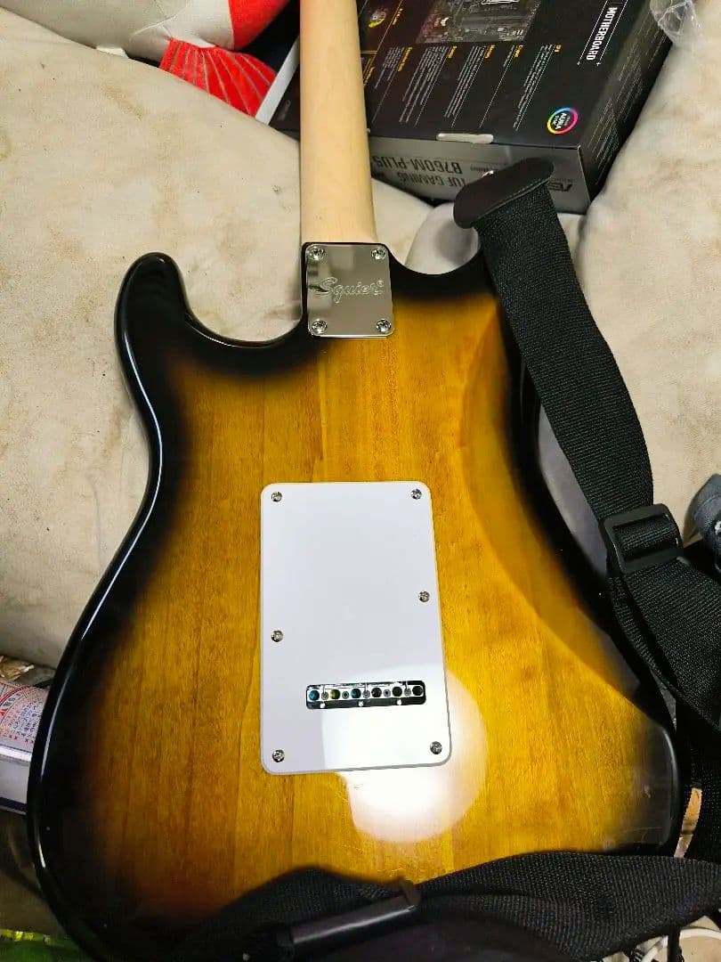 Fender Squier ストラトキャスター　カラー サンバースト
