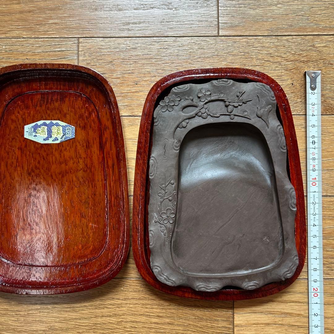 旧蔵コレクション【中国貴重端渓古硯】大き目サイズ四辺細工彫刻梅鶯図　新品未使用