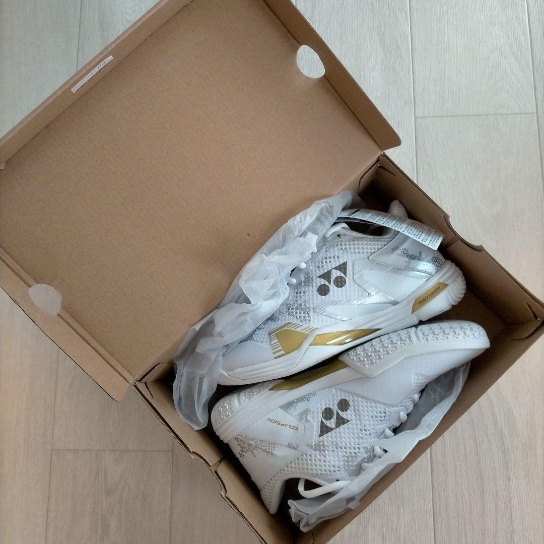 「新品」YONEX バドミントンシューズ ホワイト/ゴールド 24cm