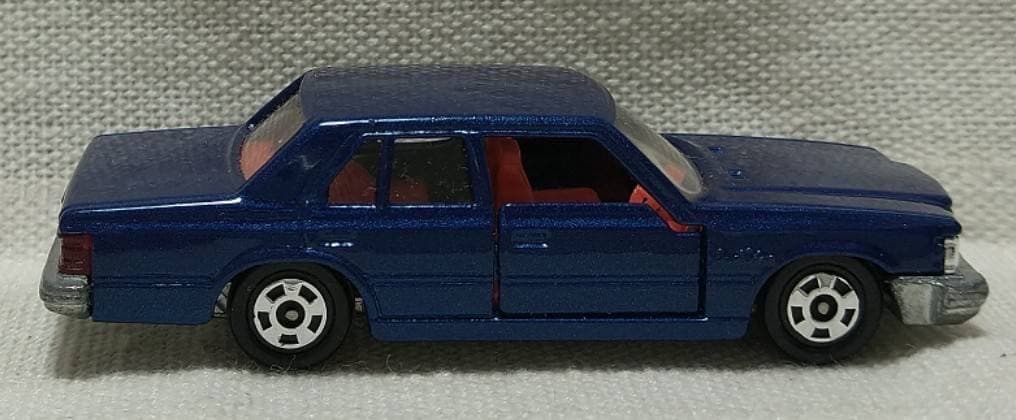 トミカ黒箱 55-3 クラウン2800ロイヤルサルーン　スーパーギフト　黒箱付き