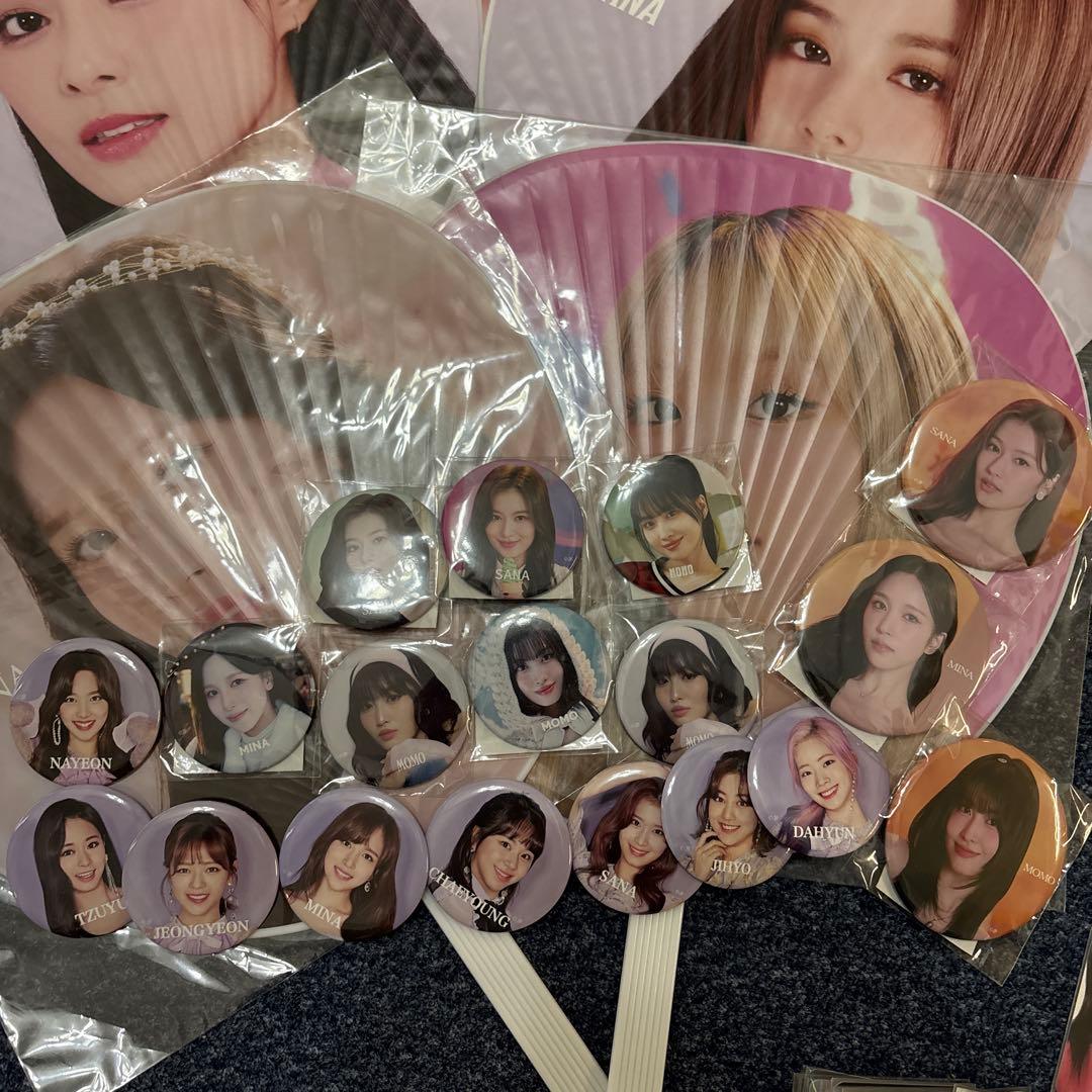TWICE モモ　モブリー　缶バッチ