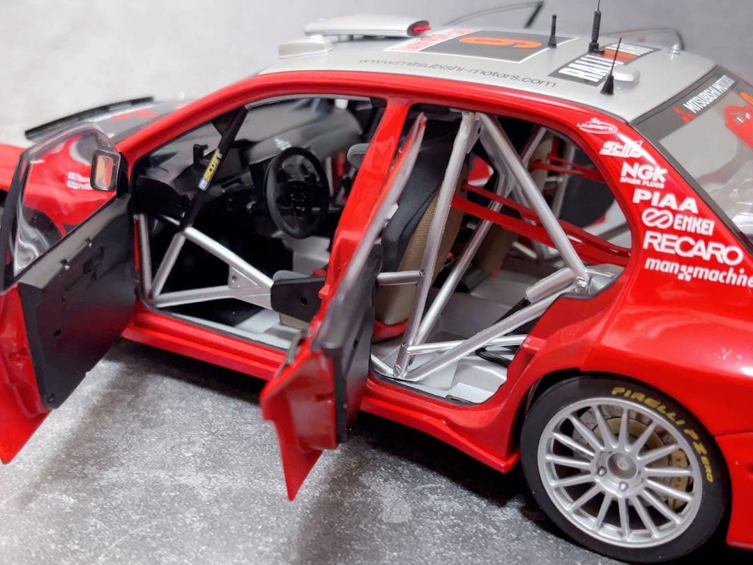 オートアート1/18 三菱ランサー WRC05 ロバンペラ #9
