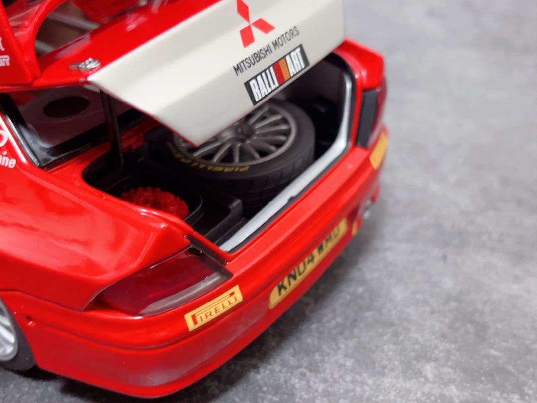 オートアート1/18 三菱ランサー WRC05 ロバンペラ #9