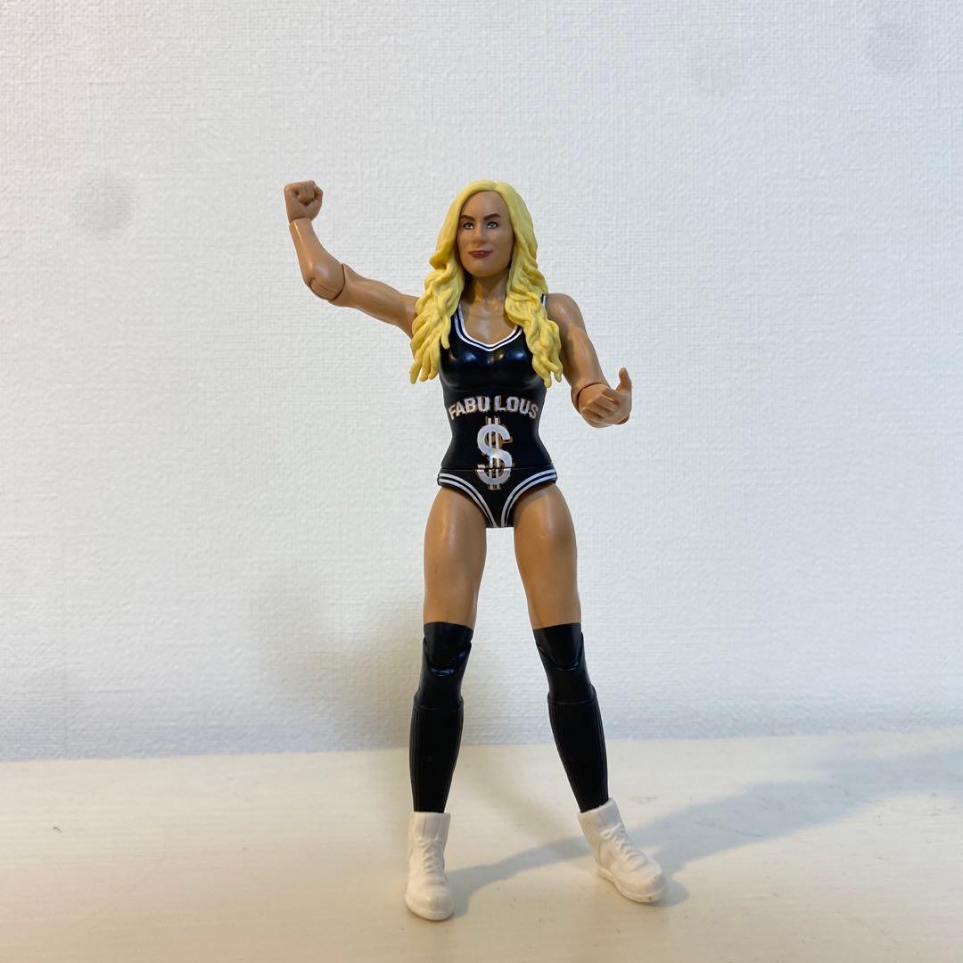 WWE プロレス アクションフィギュア２点 タミナ・スヌーカ カルメーラ