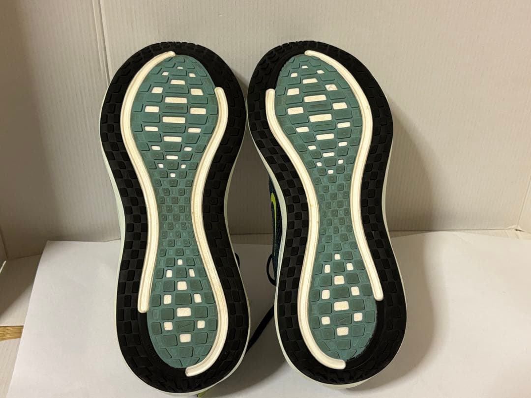 NIKE VOMERO PLUS ナイキ ボメロプラス　27.0cm