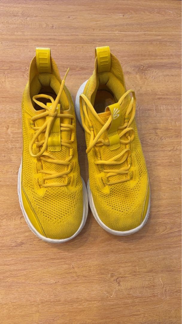 CURRY8イエローハイカットバスケットシューズ