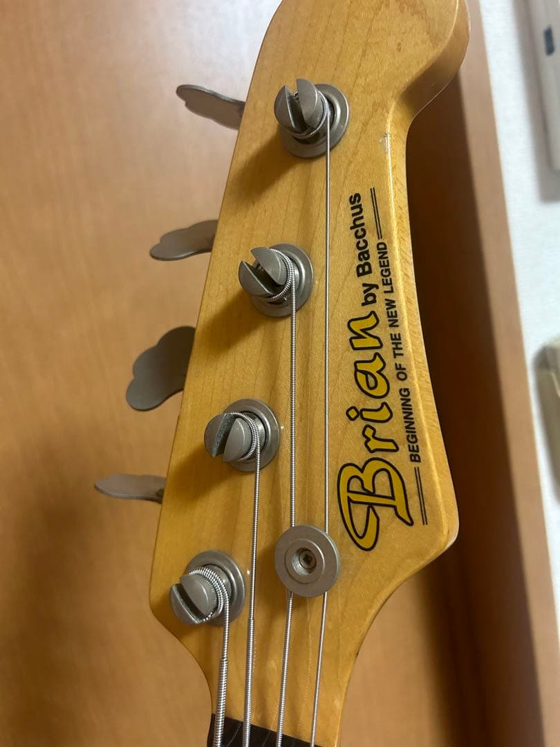 Brian by Bacchus バッカス　ゴールド ジャズベースタイプ