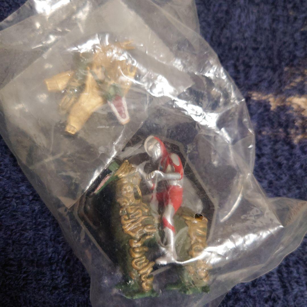 ウルトラ怪獣名鑑　史上最大の侵略など　13種　まとめて