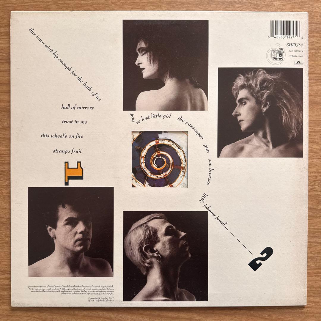 Siouxsie & The Banshees – Through The…