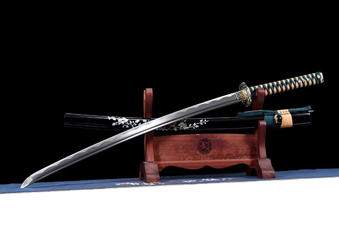 【武士の魂】古兵器 刀装具 日本刀　模造刀 居合刀 武士道 鑑賞用 美術刀