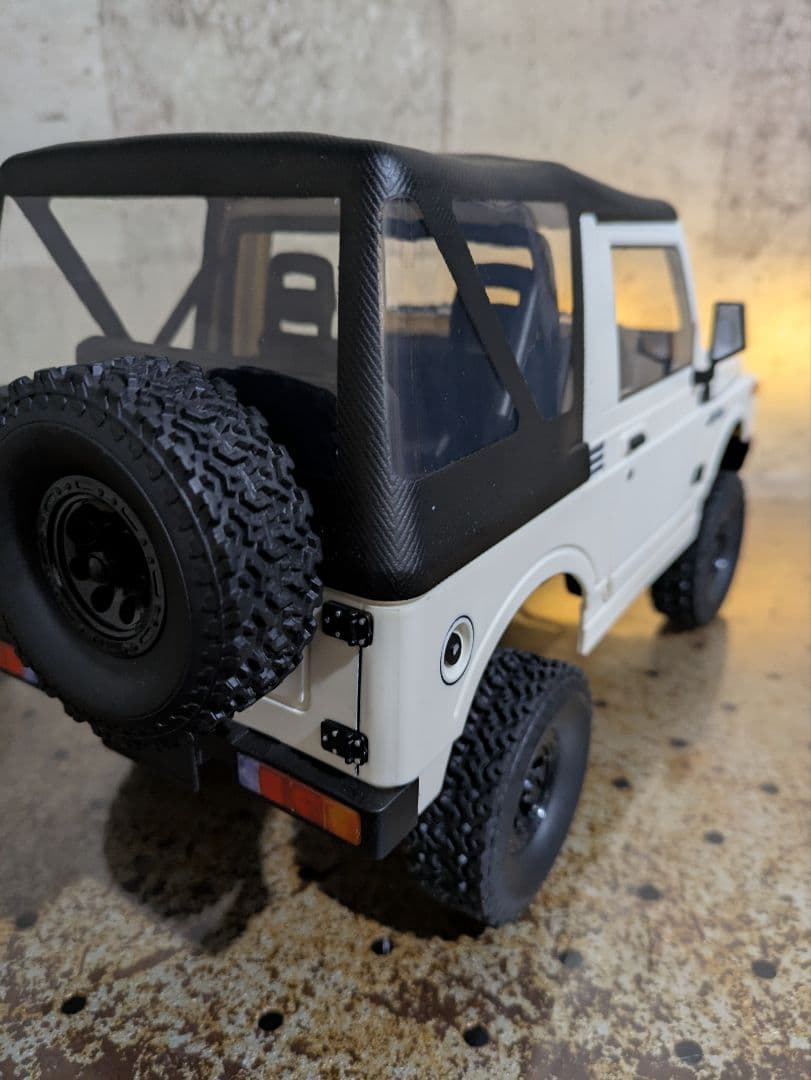 C74　ラジコン　スズキジムニー　白　オフロード　クローラー