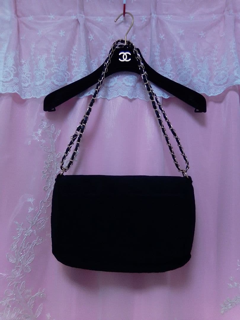 CHANEL ノベルティ 黒 ショルダーバッグ ホワイトロゴ付き