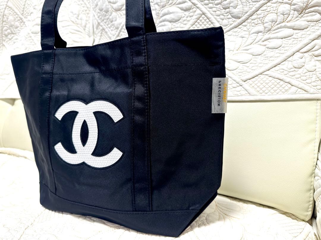 CHANELノベルティトートバッグ黒☆スパンコール新品ナイロン肩掛けブラックしろ