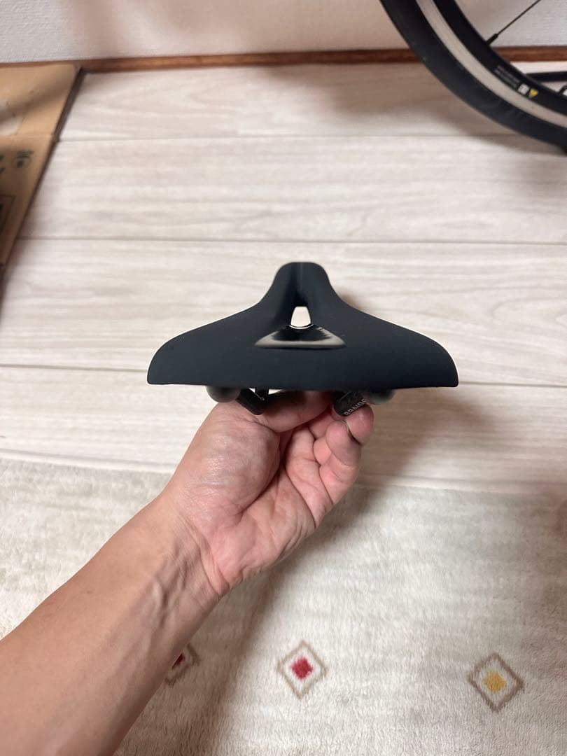 Fizikフィジーク ANTARES R1 カーボン 145mm サドル