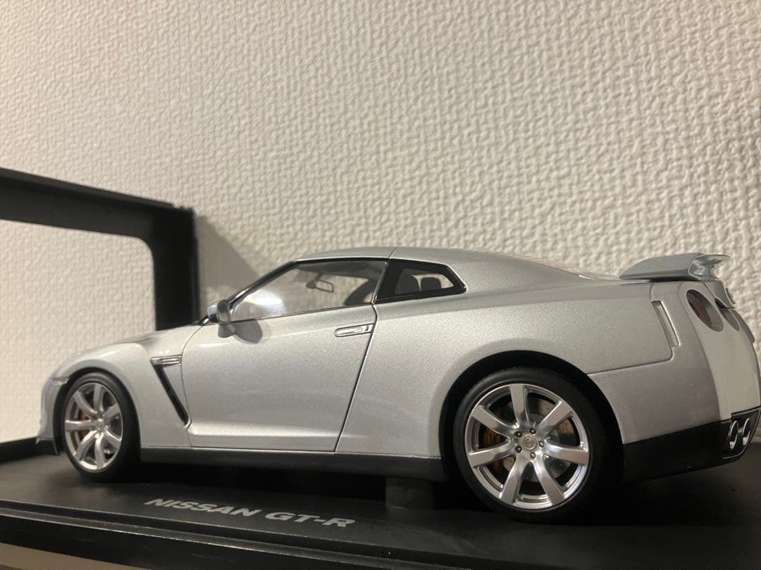 1/18　オートアート　ニッサン GT-R (R35)