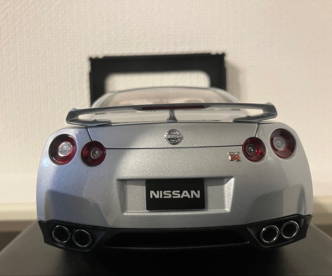 1/18　オートアート　ニッサン GT-R (R35)