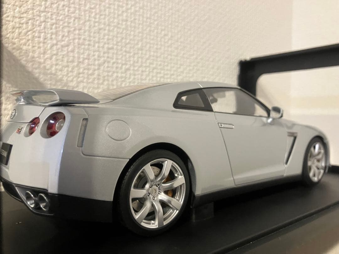 1/18　オートアート　ニッサン GT-R (R35)