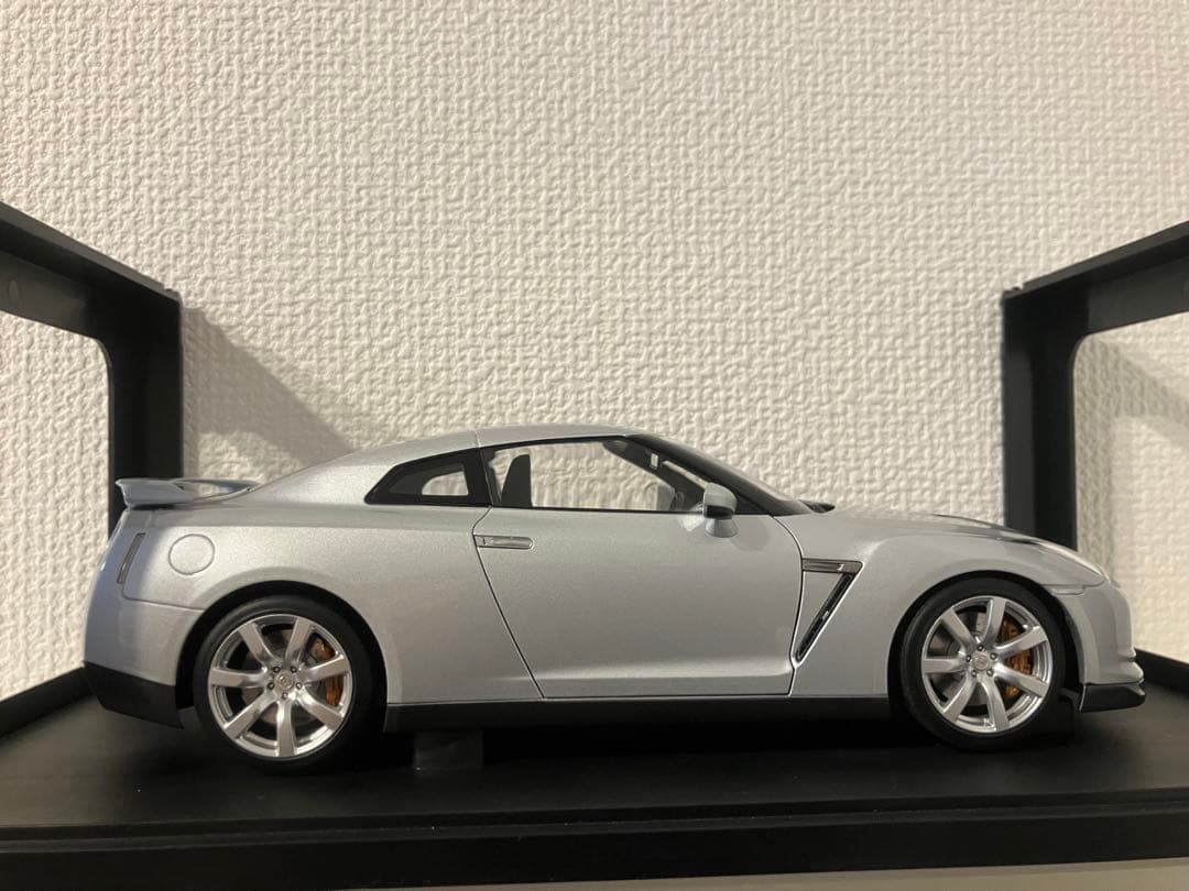 1/18　オートアート　ニッサン GT-R (R35)