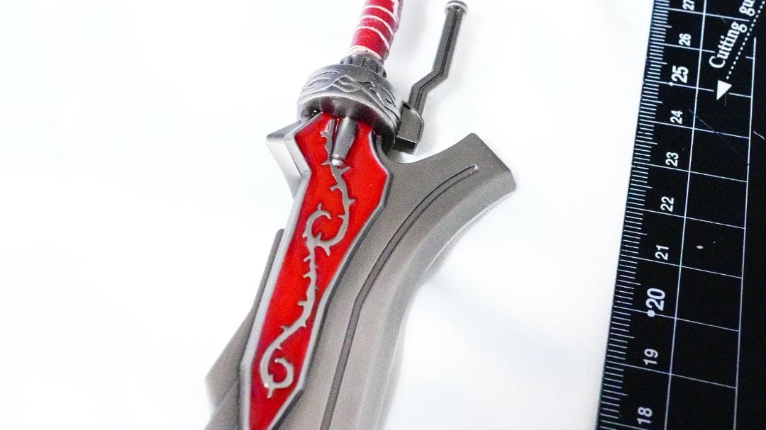 30cmデビルメイクライ4 レッドクイーン ミニ武器 キーホルダー アクセサリ