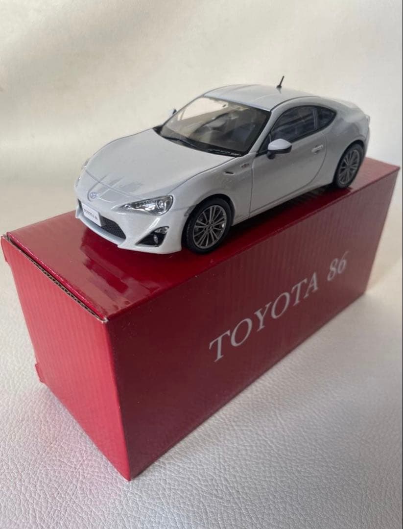 TOYOTA トヨタ 86 ミニカー ① 37J サテンホワイトパール 非売品