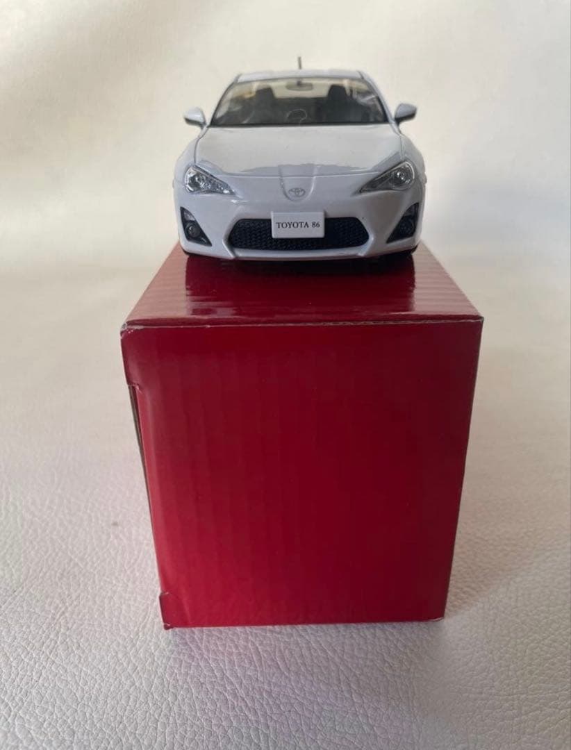 TOYOTA トヨタ 86 ミニカー ① 37J サテンホワイトパール 非売品