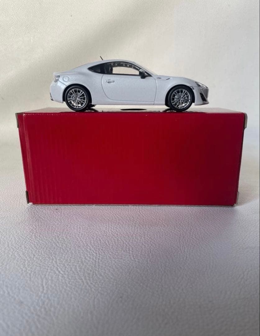 TOYOTA トヨタ 86 ミニカー ① 37J サテンホワイトパール 非売品